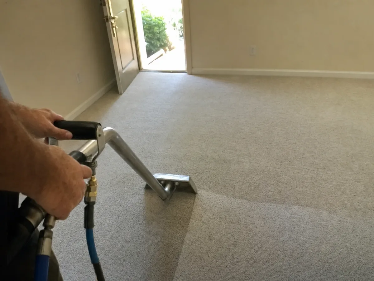 carpet cleaning technician on the job in Pasadena, CA
